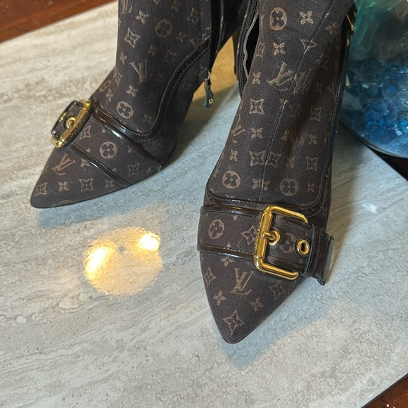 Authentic Louis Vuitton Monogram Ankle Boots w Buckles - Picture 2 of 6